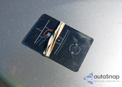 2026 Tesla Model Y Long Range Dual Motor All-Wheel Drive/Long Range Launch Series z USA, uszkodzony, nr VIN 7SAYGDEE6TA490718